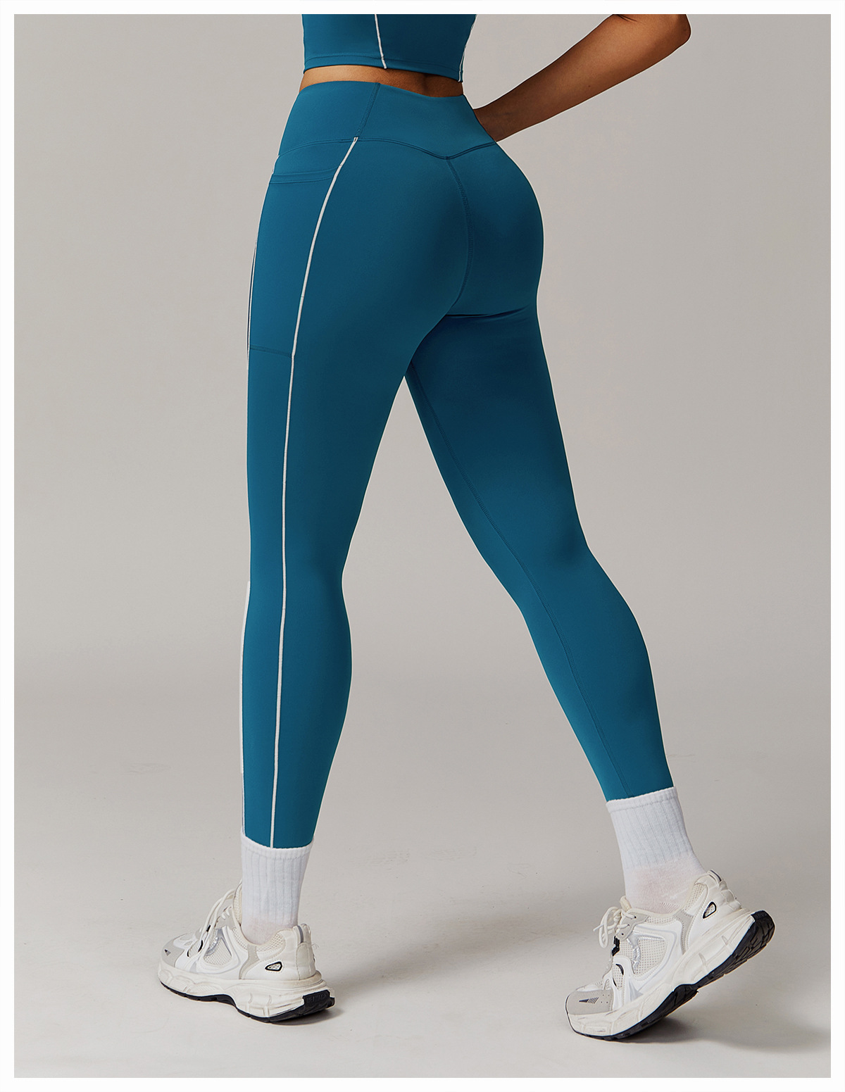 Soft Fabric Sculpted Yoga Leggings With Side Pockets