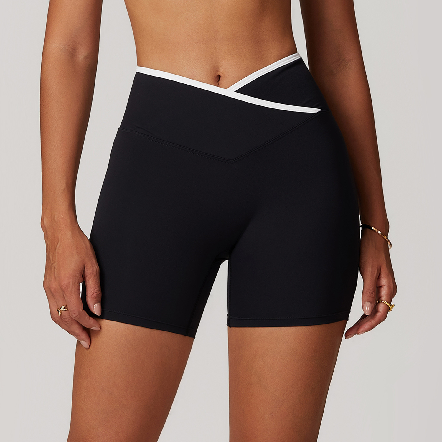 Soft Fabric Contrast Binding Cross Wasit Yoga Shorts 8843